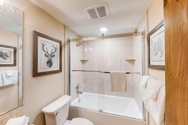 Renovated 2 Bedroom Condo Next To Snowflake Lift - Walk To Lifts And Town! 브레켄리지 외부 사진